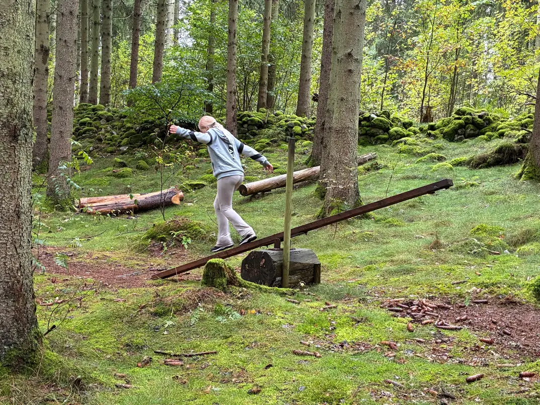 Elever på en äventyrlig dag i Fulltofta.